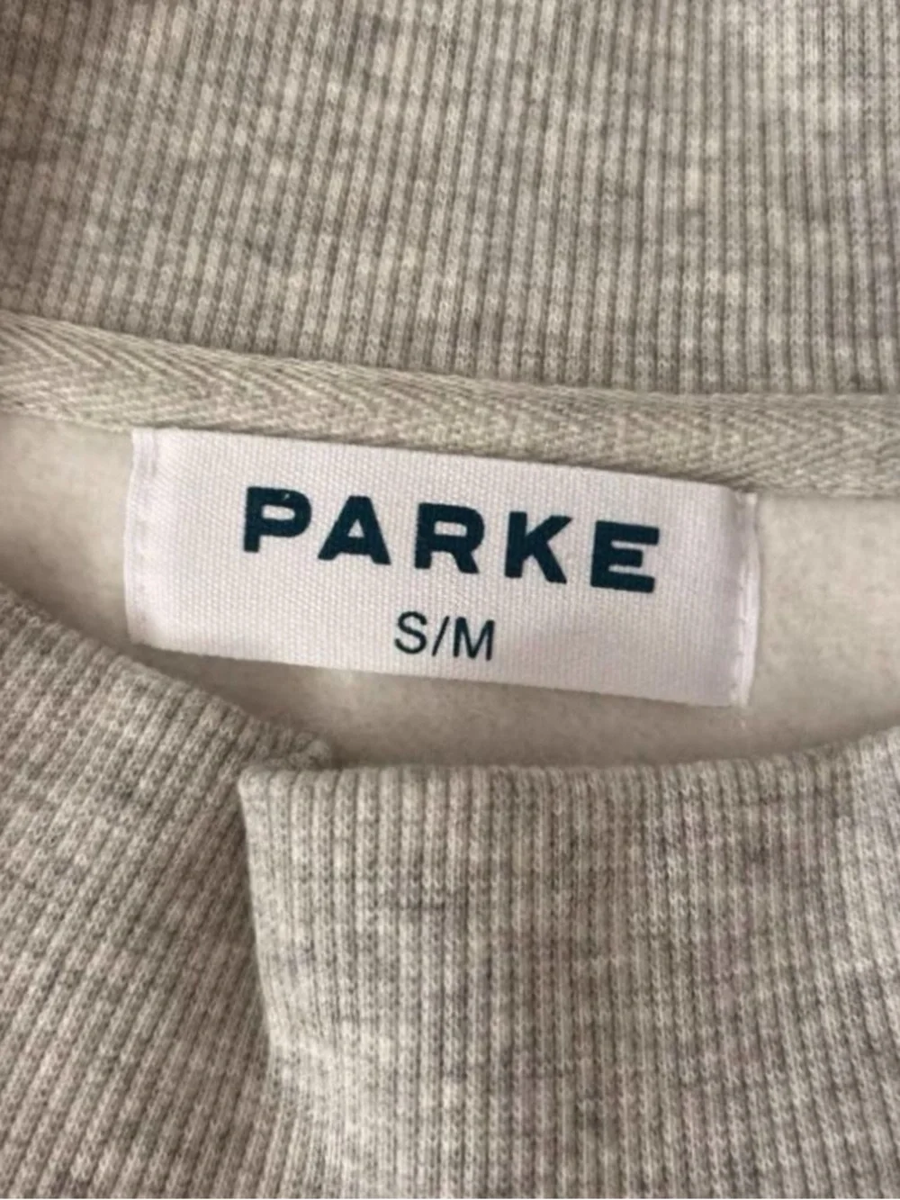 PARKE Grey Heart Sweatshirt - Comfortable & Stylish ❤ Wardrobe Staple - Picture 4 of 4